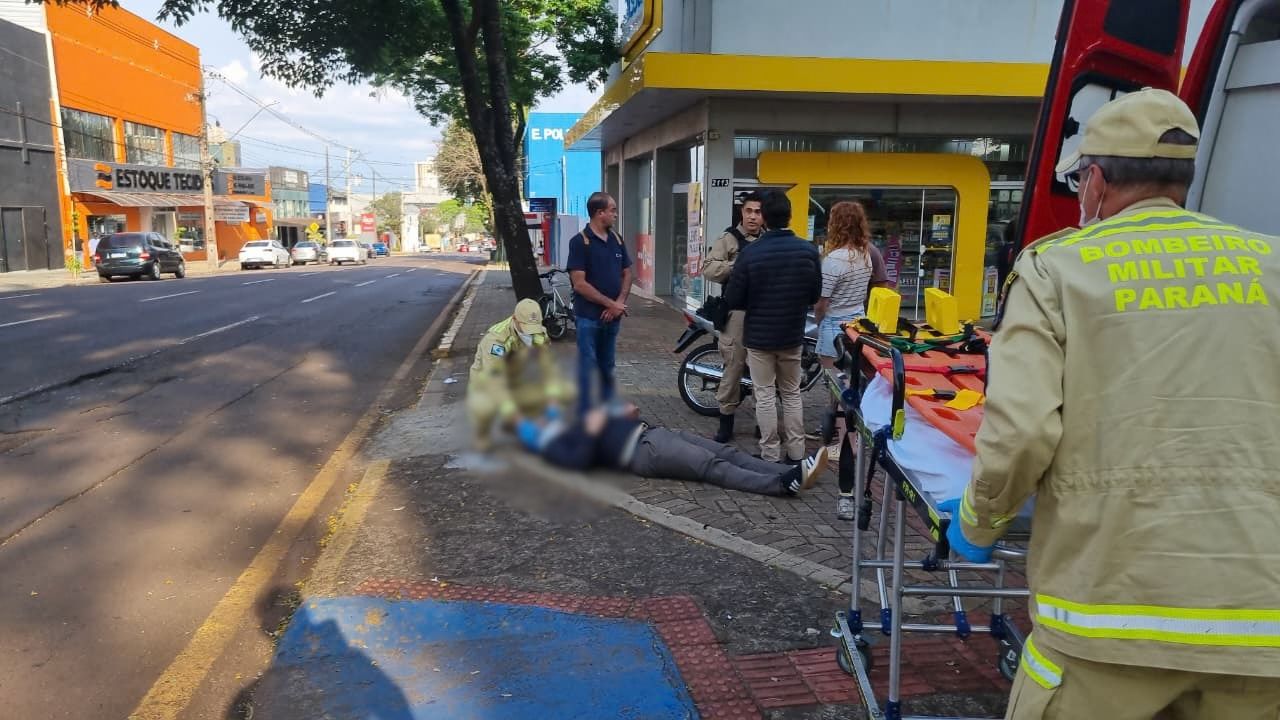 Motociclista fica ferido em Cascavel após colisão com Peugeot na Rua Paraná