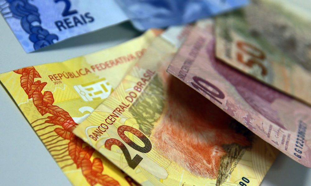 Juros para famílias sobem em agosto e inadimplência chega a 6% Imagem referente a Juros para famílias sobem em agosto e inadimplência chega a 6%