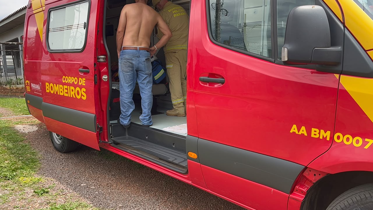 Idoso tem suspeita de fratura no fêmur ao sofrer queda em residência