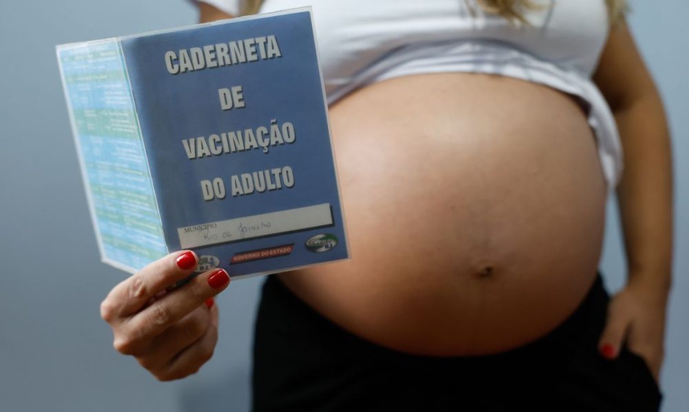 Resistência às vacinas contra gripe e covid coloca gestantes em risco Imagem referente a Resistência às vacinas contra gripe e covid coloca gestantes em risco