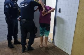 Violência doméstica em Cascavel: jovem de 18 anos é preso após ameaçar a mãe e danificar veículo