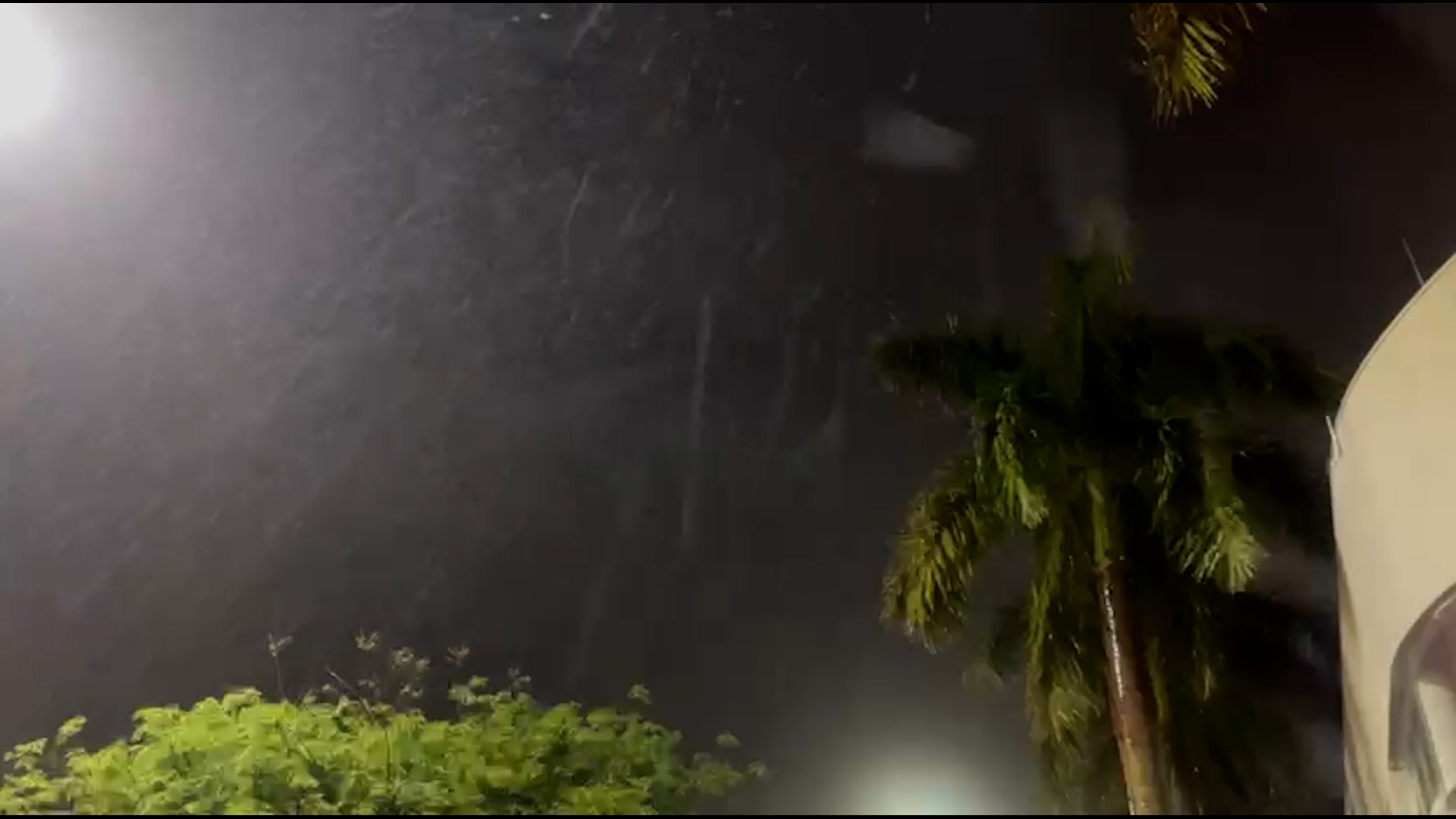 Chuva forte atinge Cascavel e granizo é registrado em alguns pontos da cidade