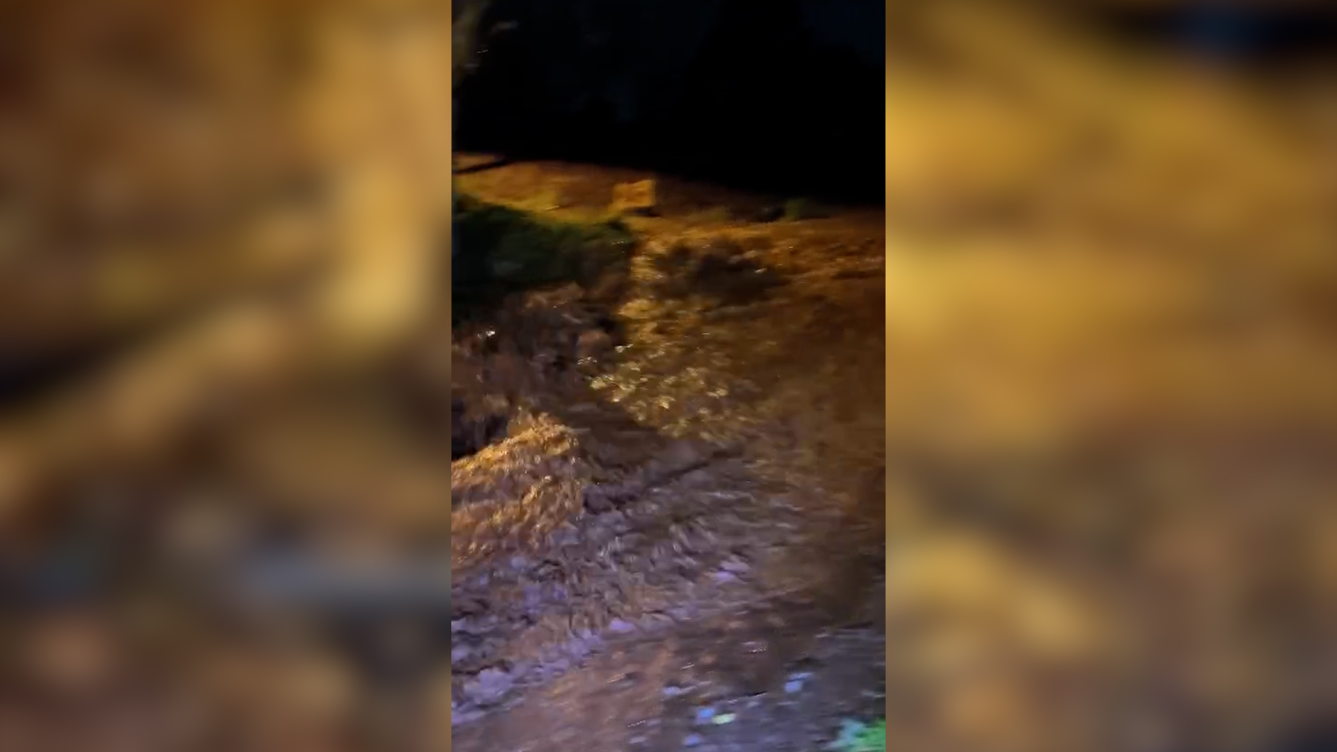 Temporal em Cascavel: morador mostra a cachoeira que virou rua no Bairro Lago Azul