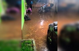 Chuva alaga casa na Rua Arapongas e morador relata transtornos em Cascavel