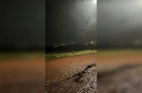 Chuva deixa Rua Altemar Dutra tomada pela lama no Bairro Bela Vista