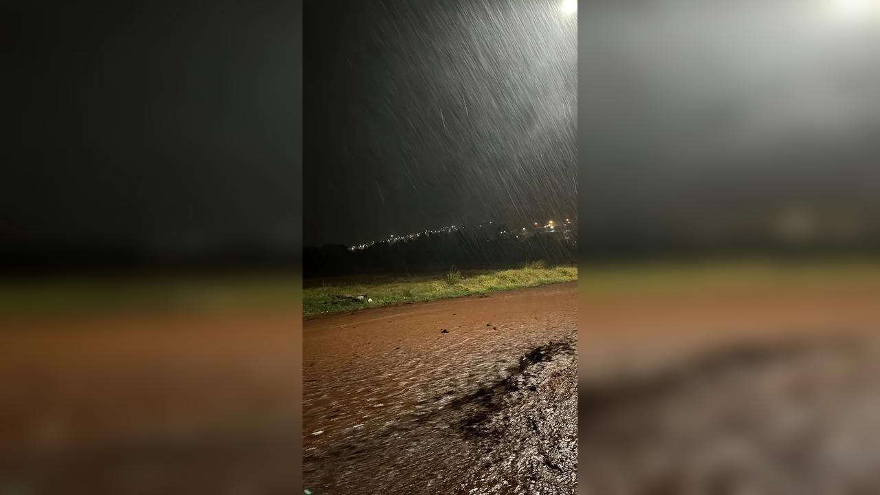 Chuva deixa Rua Altemar Dutra tomada pela lama no Bairro Bela Vista