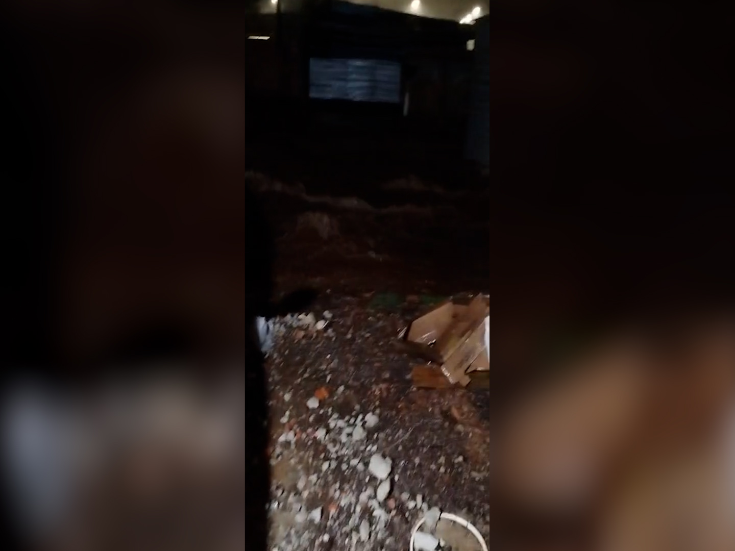 Chuva intensa alaga rua no bairro Floresta em Cascavel