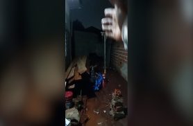Chuva forte derruba muro e alaga casas no Loteamento Recanto dos Pássaros, em Cascavel
