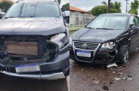Carro e caminhonete batem no Bairro Maria Luiza