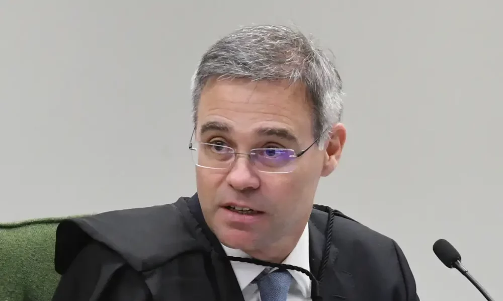 Mendonça vota para manter decisão de retirar posts de Nossa Senhora Imagem referente a Mendonça vota para manter decisão de retirar posts de Nossa Senhora