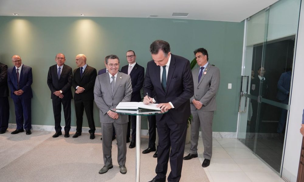 Imagem referente a Rodrigo Pacheco toma posse como ministro do TCU