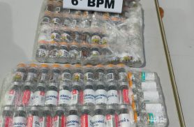 Mulher é flagrada com 88 medicamentos escondidos sob duas calças na rodoviária de Cascavel