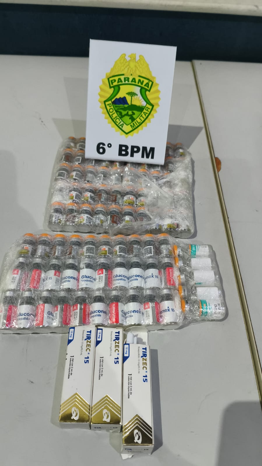 Imagem referente a Mulher é flagrada com 88 medicamentos escondidos sob duas calças na rodoviária de Cascavel