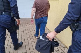Idosa é detida após tentar furtar roupas em estabelecimento na Avenida Brasil