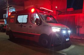 Samu é acionado após mulher de 58 anos sofrer queda e passar mal no Bairro Esmeralda, em Cascavel