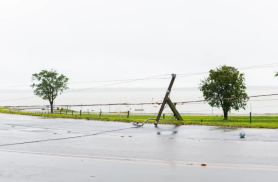 Vendaval de até 100 km/h causa estragos no Terminal Turístico de Itaipu