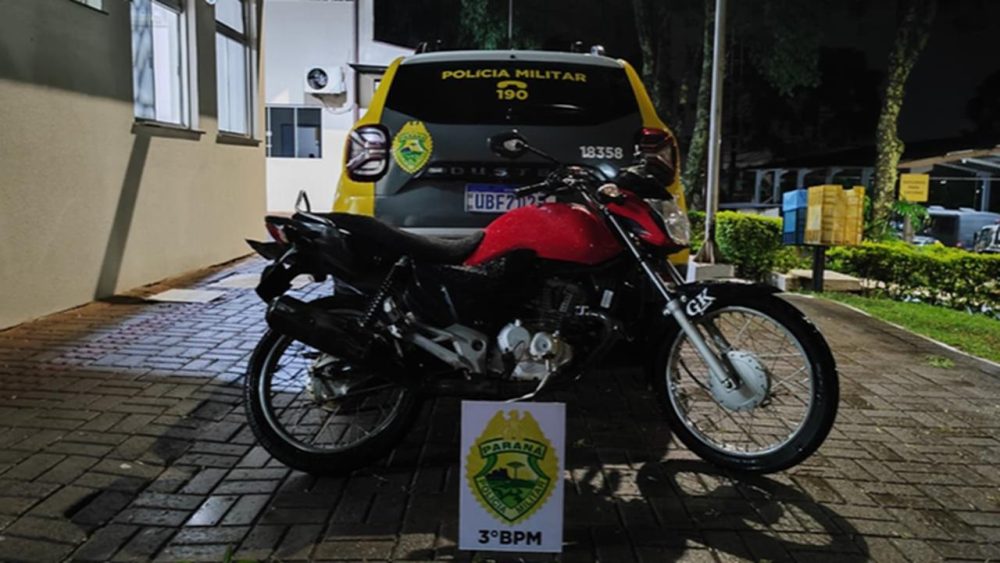 Imagem referente a Motociclista sem CNH foge da PM e tem moto apreendida em Pato Branco