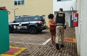 Mulher invade casa durante a madrugada e entra em confronto com policiais em Cascavel