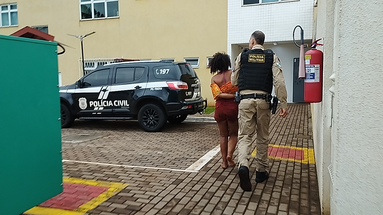 Mulher invade casa durante a madrugada e entra em confronto com policiais em Cascavel