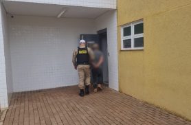 Homem é flagrado maltratando cachorro no Cascavel Velho e desacata PM durante abordagem