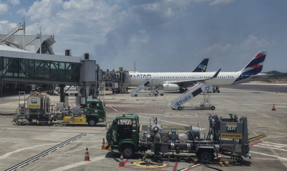 Imagem referente a Petrobras reajusta preço médio do querosene de aviação em 11,76%