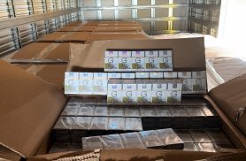 PRF apreende caminhão com cigarros contrabandeados e nota fiscal falsa na BR-277