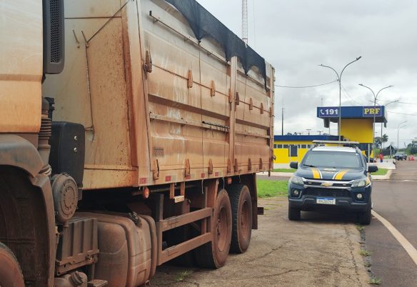 PRF flagra caminhão carregando mais que o dobro do peso permitido