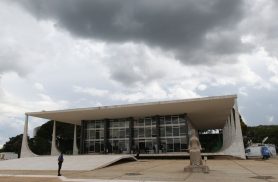 Homem é preso ao tentar inavadir a sede do STF em Brasília