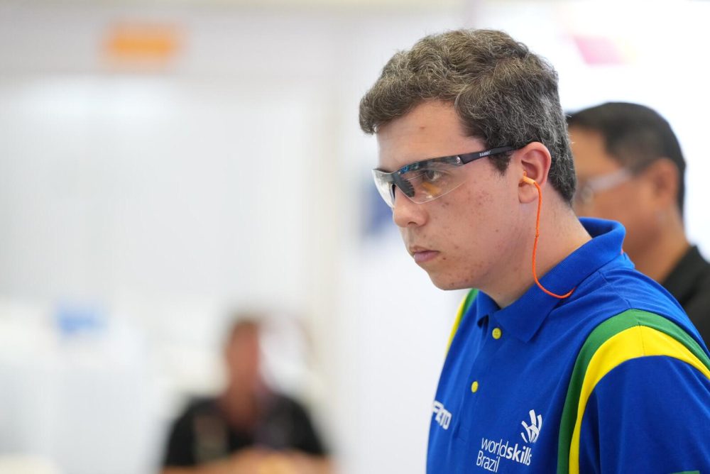 Imagem referente a Cascavelense conquista Medalha de Excelência na WorldSkills 2026 no Mundial em Xangai