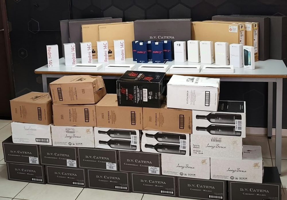 Imagem referente a Veículo com “peso demais” chama atenção da ROTAM e termina com apreensão de vinhos e eletrônicos em Maringá