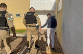Após denúncia de disparos, suspeito desobedece à PM e é detido por ‘gato’ de energia