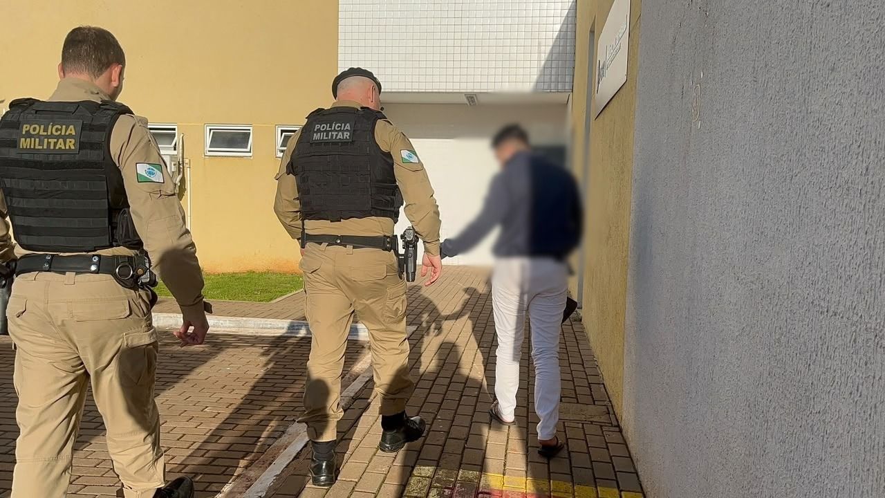 Após denúncia de disparos, suspeito desobedece à PM e é detido por ‘gato’ de energia