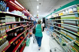 Produção industrial cai 0,6% de julho para agosto, diz IBGE