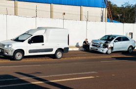 Trânsito complicado e acidente movimentam novo binário da Rua Jacarezinho em Cascavel