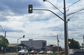 Semáforo na Avenida Tito Muffato com a Rua Tupinambás começa a operar