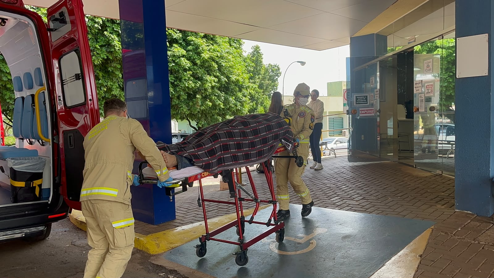 Homem é encaminhado ao HUOP após sofrer acidente com máquina em empresa no XIV de Novembro