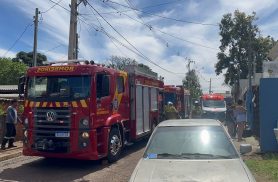 Morador tenta conter incêndio em residência e sofre queimaduras graves no rosto e vias aéreas