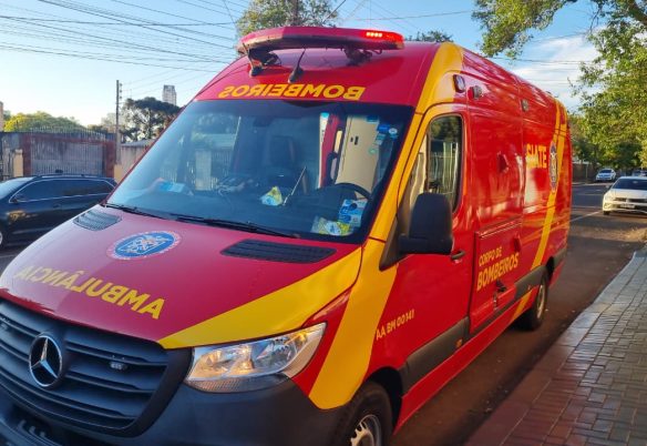 Idosa fica ferida ao cair, bater a cabeça e ferir o olho em casa, no Parque São Paulo, em Cascavel