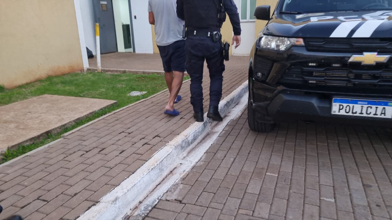 Homem é detido ao tentar buscar filho com faca em escola no bairro São Cristóvão, em Cascavel