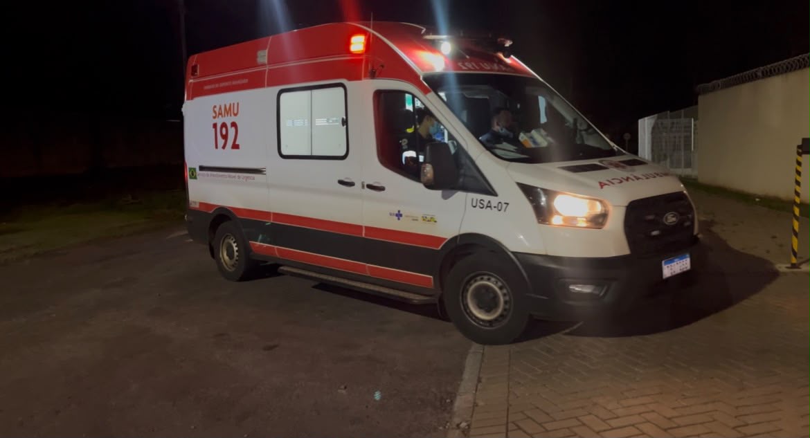 Homem detido por tentativa de agressão com facão surta em cela da Delegacia de Cascavel