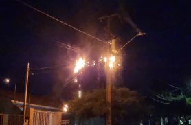 Copel informa que normalizou energia da Rua Kamaças após incêndio na rede elétrica