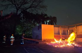 Incêndio volta a mobilizar Bombeiros no antigo núcleo da SEAB em Cascavel