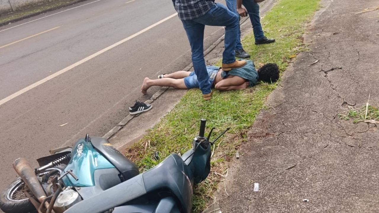 Fugindo de abordagem e com chave micha improvisada, suspeito sofre acidente no Claudete