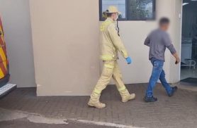 Homem sofre ferimentos nas mãos e no rosto após agressão com arma branca no Riviera