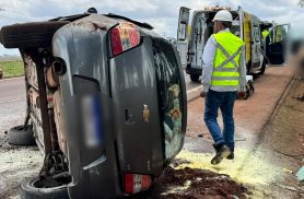 Agile ocupado por família capota na BR-163 entre Cascavel e Toledo