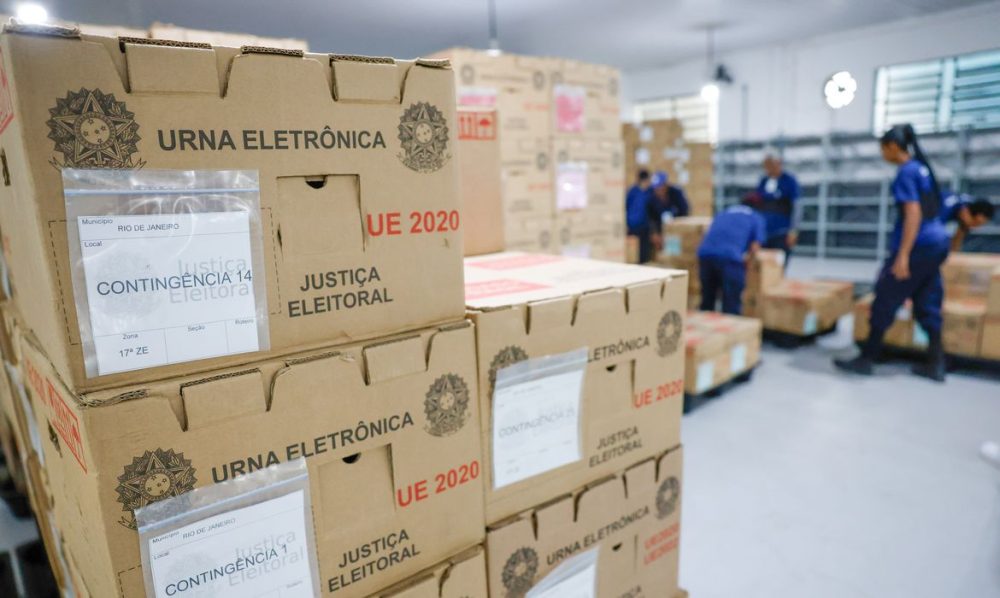 Imagem referente a Tribunais distribuem urnas e preparam seções para eleição
