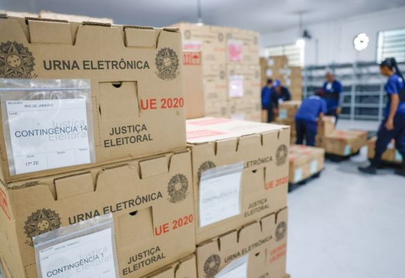 Tribunais distribuem urnas e preparam seções para eleição