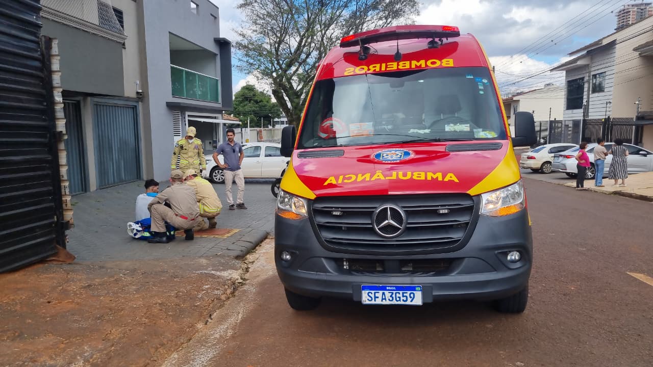 Motociclista fica ferido após bater na traseira de Onix no Centro de Cascavel