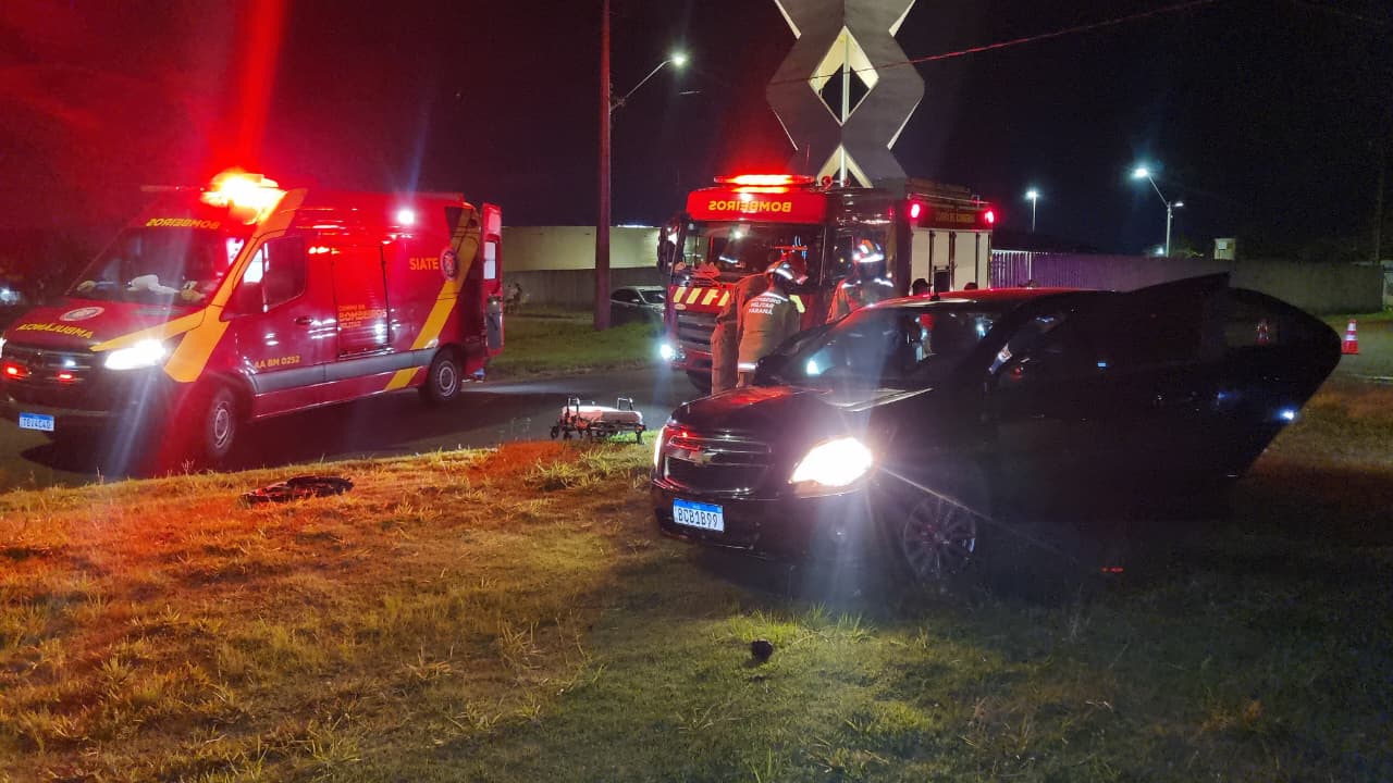 Colisão entre Vectra e Cobalt deixa quatro pessoas feridas no bairro Esmeralda, em Cascavel
