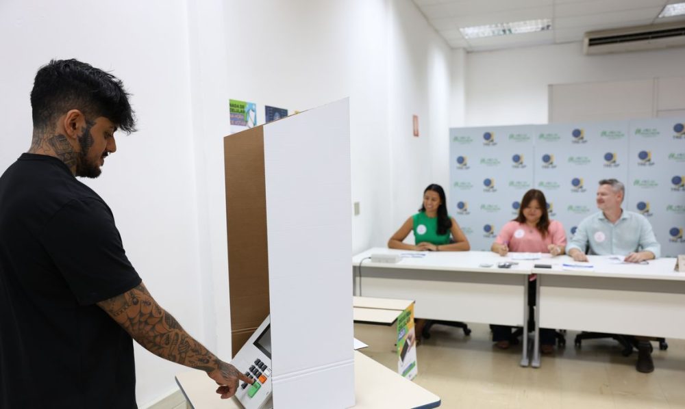 Imagem referente a Eleições 2026: veja os horários de votação neste domingo